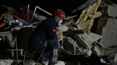 MÜTEAHHİT VE DEPREM..