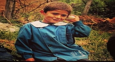 Nuri Bilge Ceylan'nın MAYIS SIKINTISI filminde çocuk oyuncu babasından müzikli saat istemektedir.