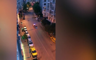 Polis İzmir Marşı İle Devriye Gezdi, Ortaya Bu Görüntüler Çıktı: İşte Türkiye'nin Gündemine Oturan O Görüntüler