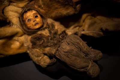 Sekiz kişilik bir Eskimo ailesinin yüzyıllar önce mumyalanmış bedenleri