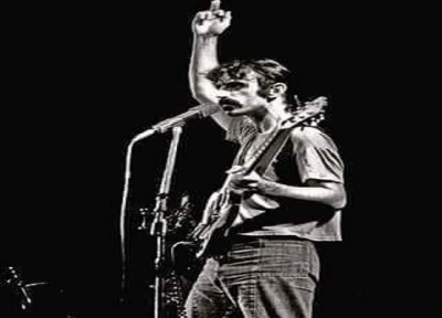 Seksenli yıllar, Berlin Olimpiyat Stadyumu... Alman gençler doldurmuş stadı.