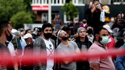 Sosyal Mesafenin Hiçe Sayıldığı Pes Dedirten Kareler Hemde Bakın Ne İçin