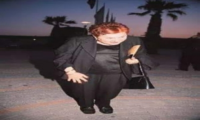 Suna Pekuysal’ın sırtının kamburlaşmasıyla ilgili çok hoş bir anekdotu vardır...