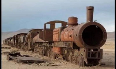 Suudi çölünde sahibini bekleyen TREN 