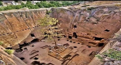 Tepside revani keser gibi kayaları keseceksin, 20 metreye, 20 metre, hassas kare şeklinde, ve 20 metre derinliğe kadar hafriyat yapacaksın