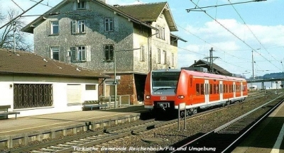 Tren İzmir’den Menemen istikametinde yola çıkmış. Yaşlı bir teyze kondüktörü çağırıp “Yavrum Menimen’e varınca beni bildiriver, aman unutma” demiş.