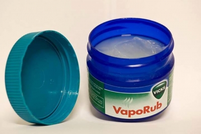 VICKS çocukluğumuzdan günümüze kullanılan bir merhemdir. İ